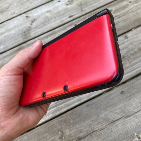 Nintendo 3DS XL Red/Black - Picture 2 of 8